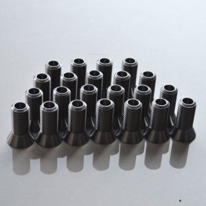 Special broach screws for crushing machines