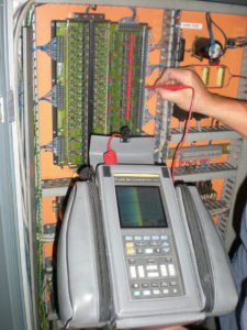 Fault finding on a CNC Milling Machine with a Fluke Scopemeter